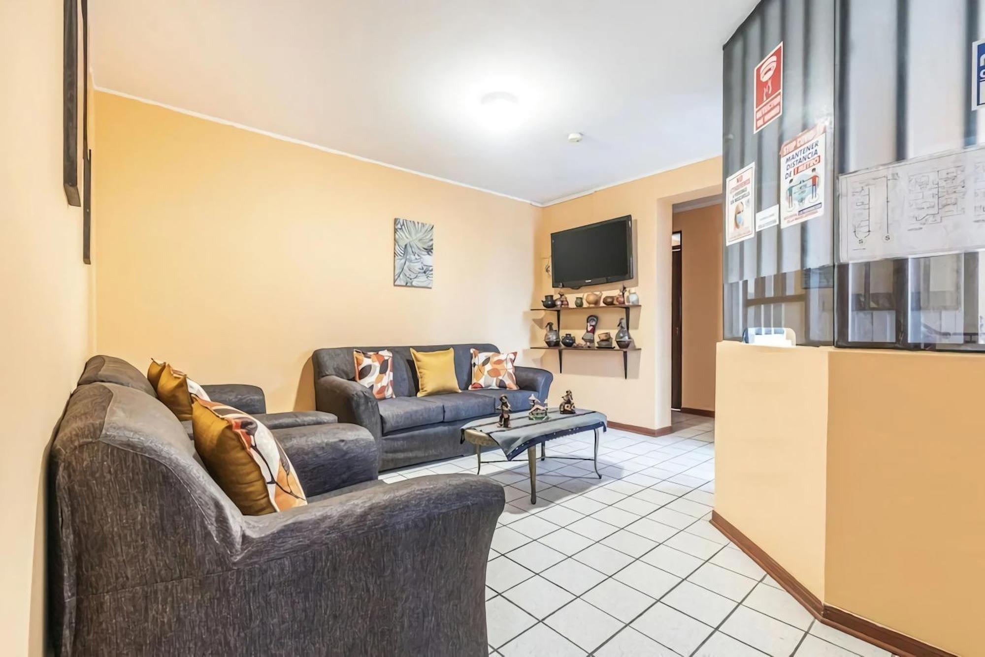 Kurmi Hostel Lima Airport Екстер'єр фото